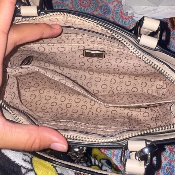 Guess - Picture 3 of 3